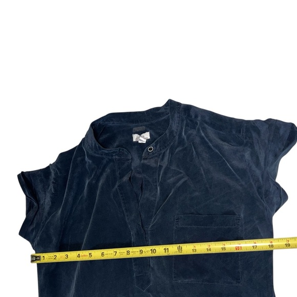 Vince women's minimalist classic blouse buttoned split v neck, navy size S - Picture 3 of 6